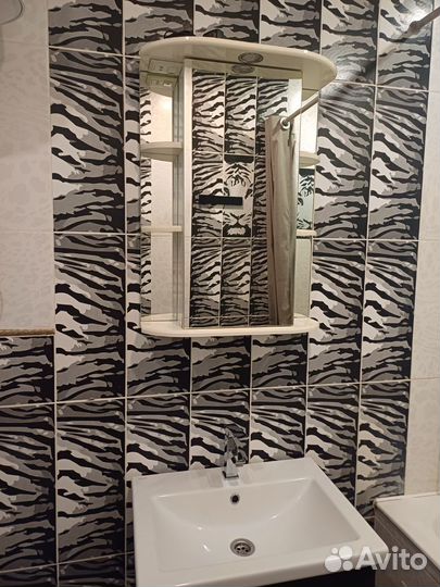 Полка зеркало в ванну