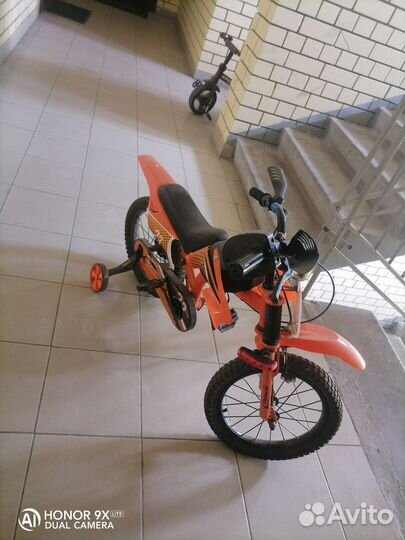 Детский велосипед с ручкой газа