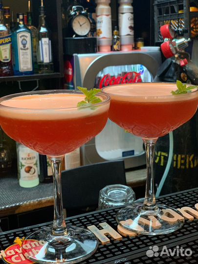 Требуется бармен с проживанием (вахта)