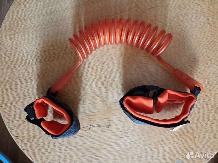 Страховочный поводок для ребенка на запястье