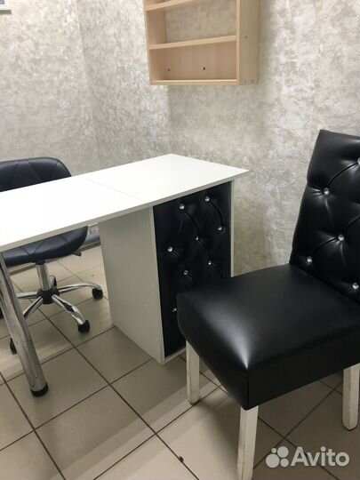 Маникюрный стол