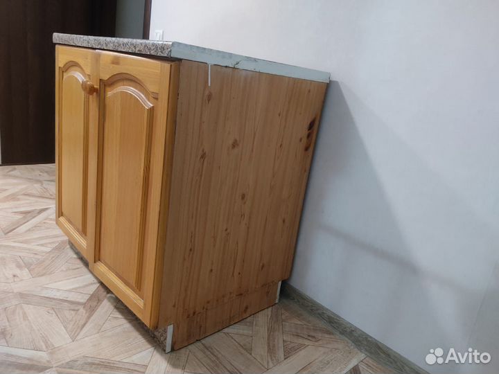 Стол кухонный