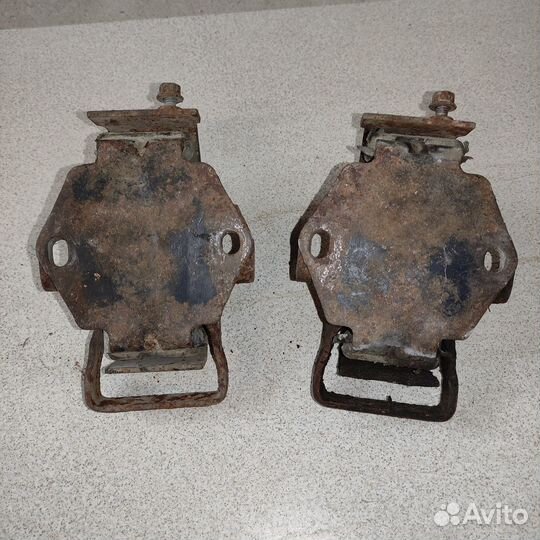 Подушки двигателя 6G72 24 кл. Паджеро 2