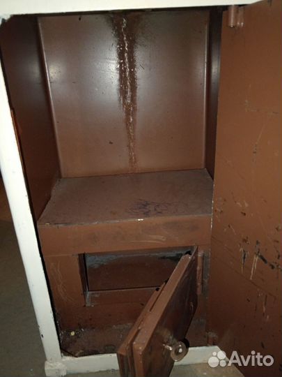 Сейф металлический