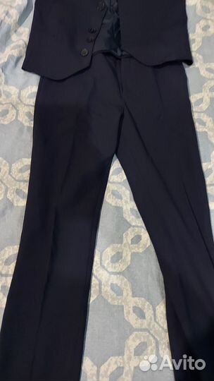 Продаю школьный костюм