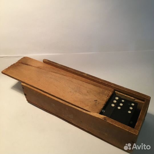 Антикварное домино из дерева в коробке