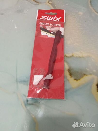 Скребок swix для желобка лыж