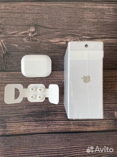 AirPods Pro; 3; 2 Luxe