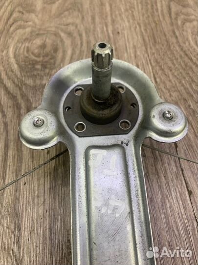 Стеклоподъемник задний правый Opel Astra H