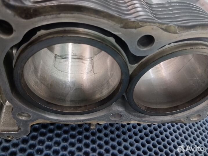 Suzuki RF900R T703 блок цилиндров