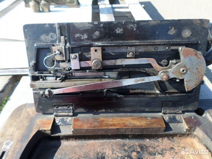 Швейная машинка Абачин и Орлов