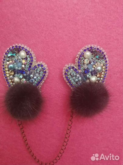 Брошь варежки