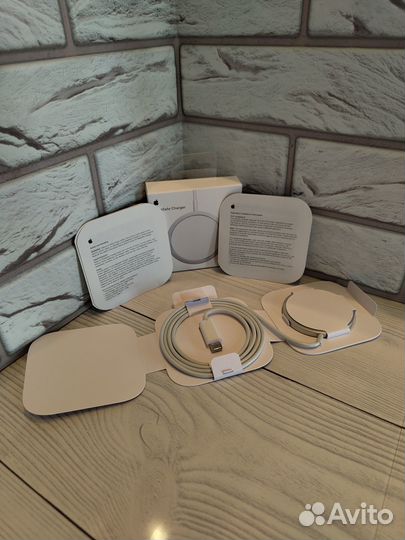 Беспроводная зарядка Magsafe Charger (новый)