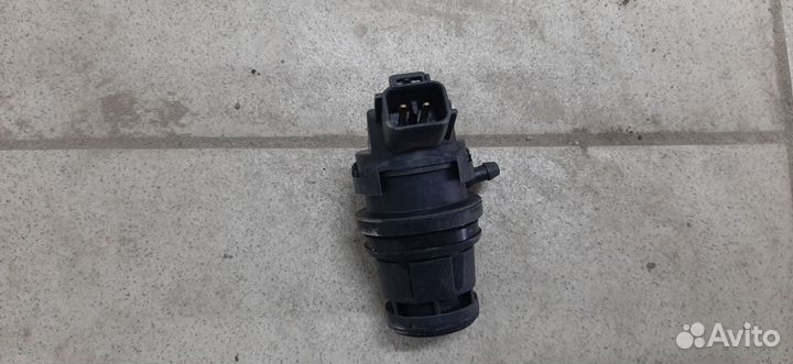 Насос омыв. лоб. стекла Toyota L. Cr. Prado/2006