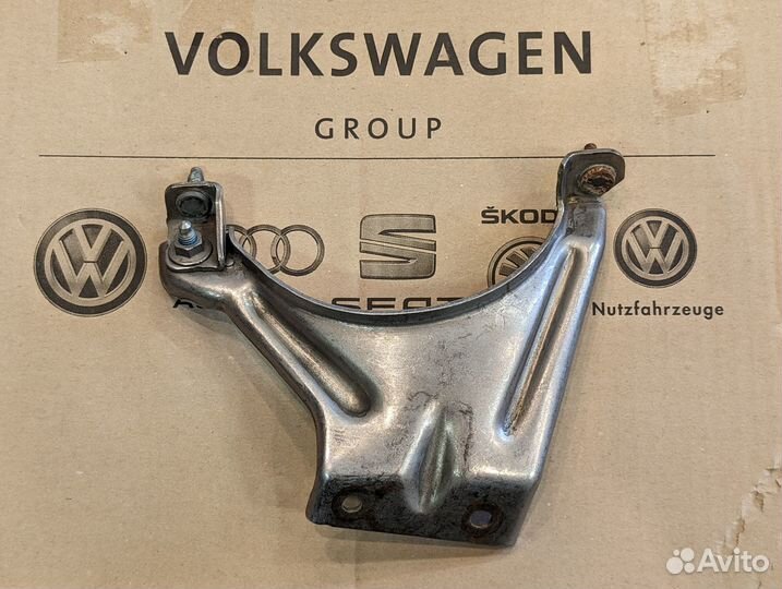 Кронштейн катализатора VW Golf 7.5 R