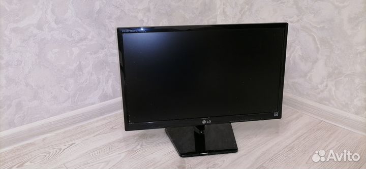 Монитор LG 22