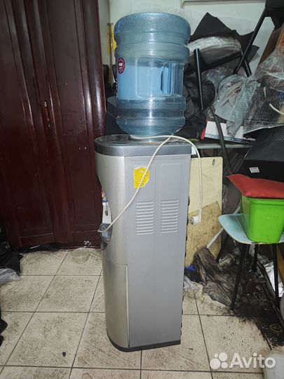 Куллер для воды напольный