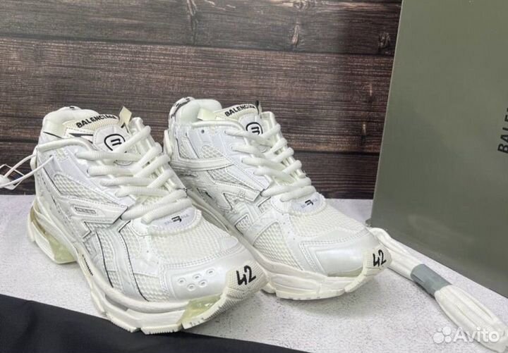 Balenciaga runner