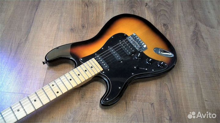 Fender Stratocaster Custom 50's HSS Леворукая