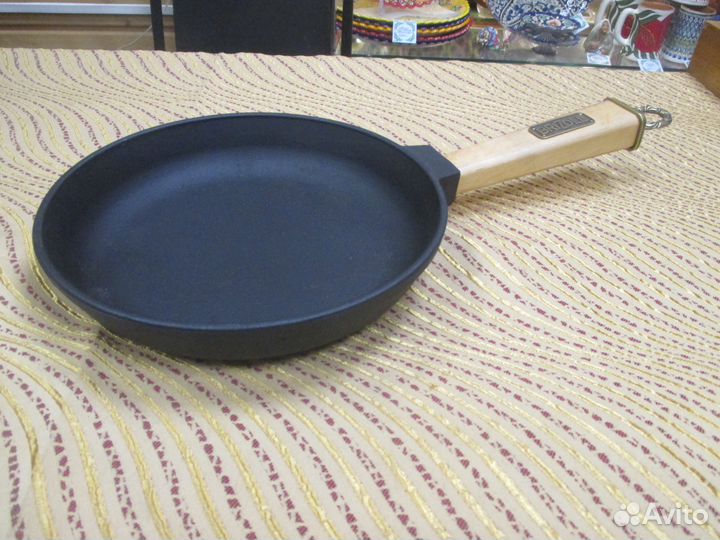 Чугунные сковороды, жаровни разных размеров