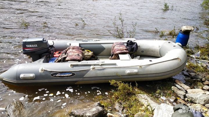 Лодка с мотором