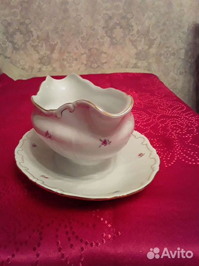 Соусник на подставке от сервиза.Венгрия