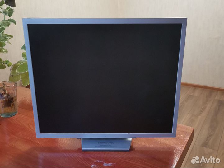 Монитор Samsung 17 2xs