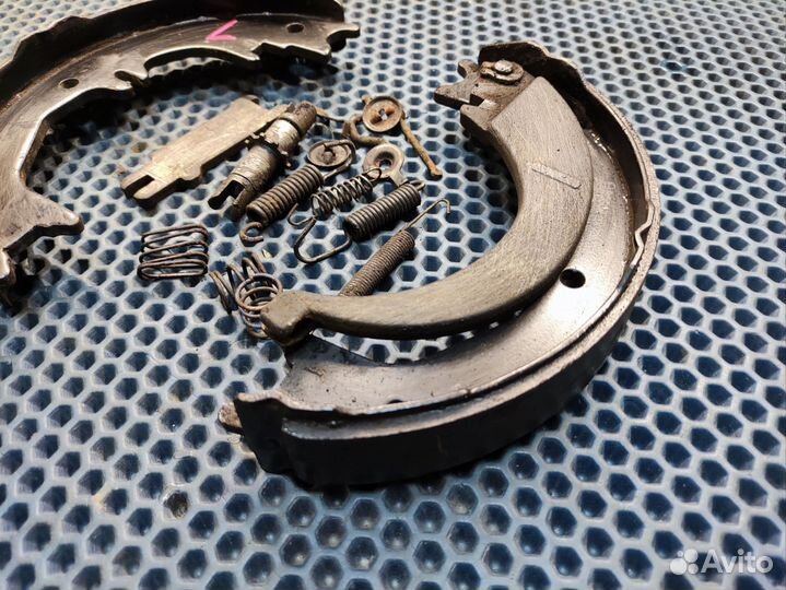 Механизм ручника левый lexus LX 470