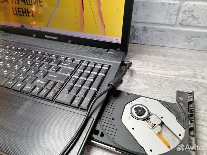 15.6 Ноутбук Lenovo G560 на Intel i3 M370