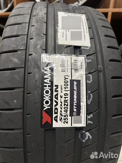 Yokohama Advan Sport V107 255/40 R19 100Y