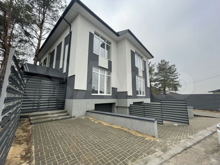 Дом 174 м² на участке 2,5 сот.