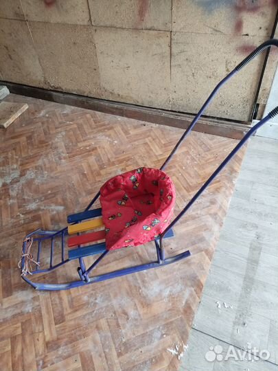 Санки с ручкой