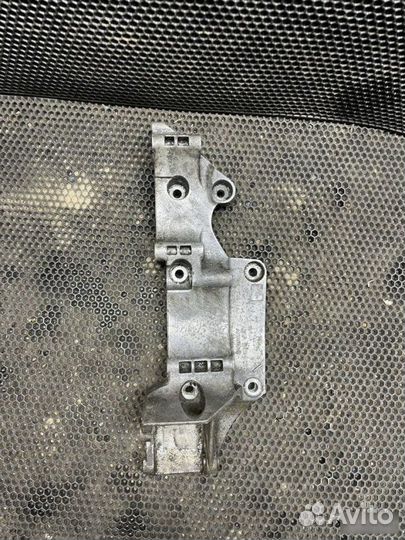 Кронштейн Volkswagen Bora 1998-2005