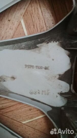 Балонный ключ новый и колпак Ford