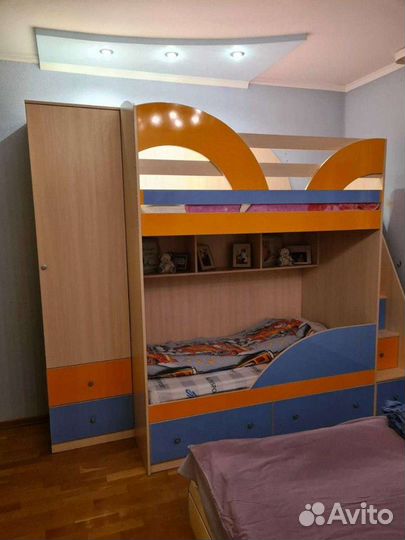 Кровать двухьярусная