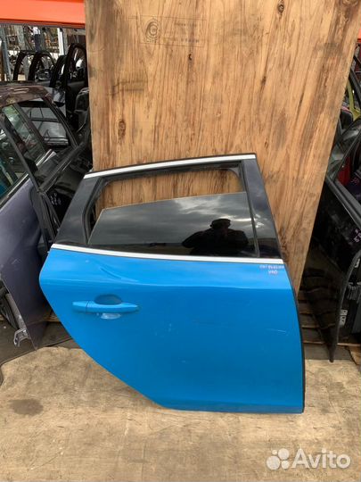 Правая задняя дверь Вольво V40 2 поколение дефект