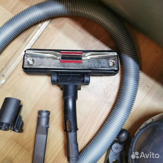 Пылесос Dyson dc52