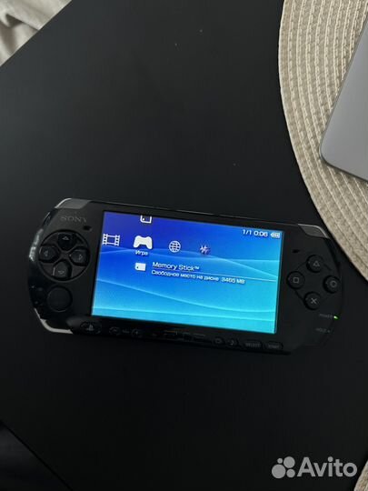 Sony PSP 3008 + флешка 32 гб+ 100 игр