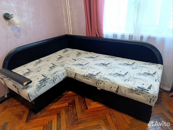 Большой угловой диван