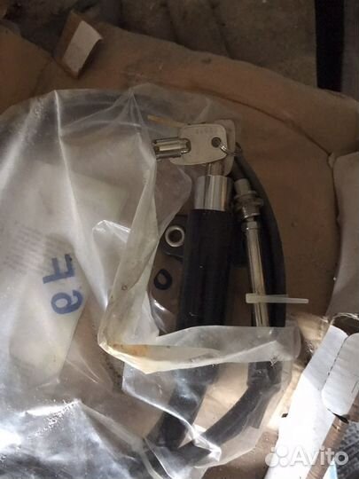 Замок/ защита капота от открытия Falcon