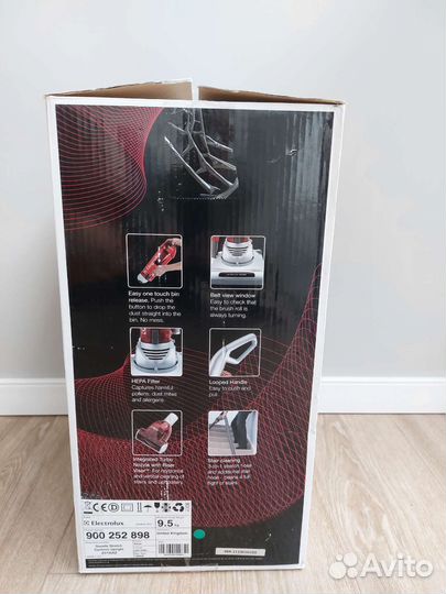 Пылесос циклонный вертикальный серебристо-красный