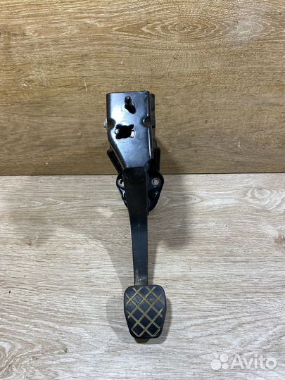 Педаль сцепления Skoda Octavia Tour 301087