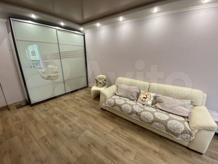 1-к. квартира, 42 м², 1/5 эт.