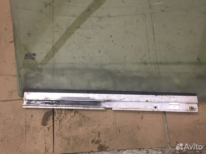 Стекло передней двери Opel Zafira A (2689)