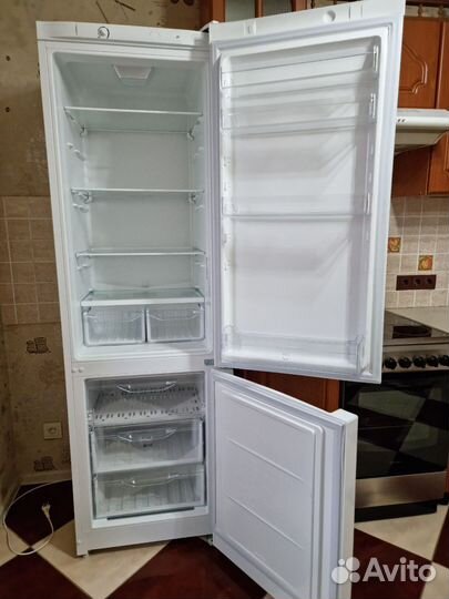 Холодильник indesit