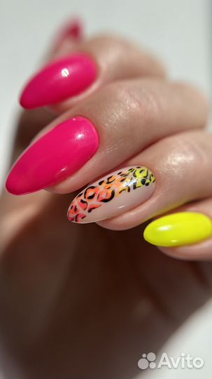 Маникюр с покрытием и дизайном
