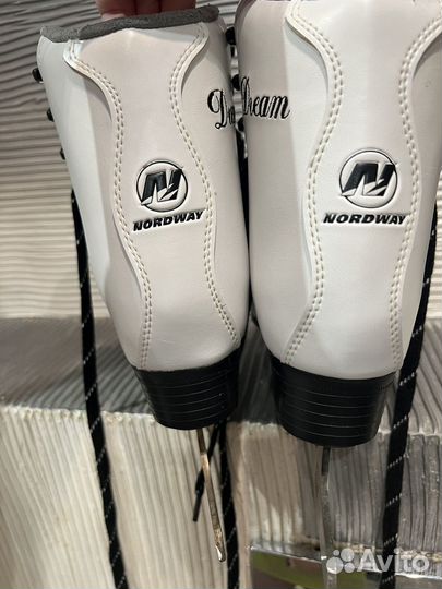 Коньки женские 37-36 в подарок Сумка и чехлы