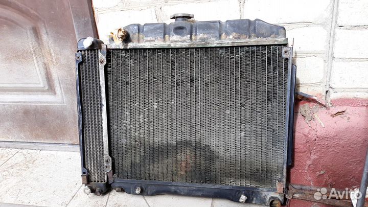 Радиатор Мерседес W 116