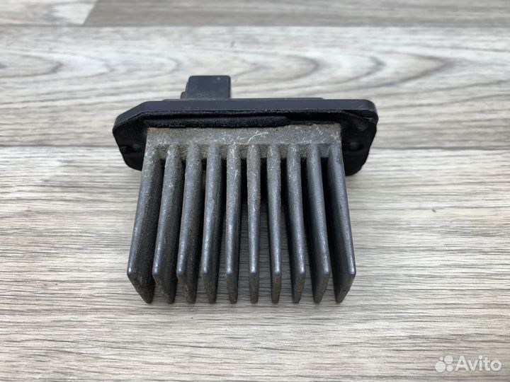 Резистор печки Mitsubishi Carisma