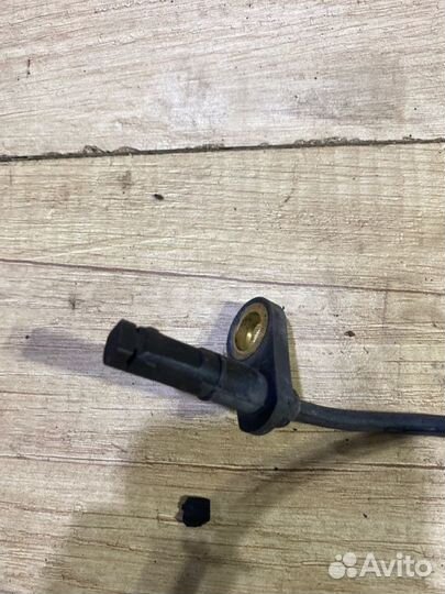 Датчик abs передний Mercedes-Benz Cls-Class W219